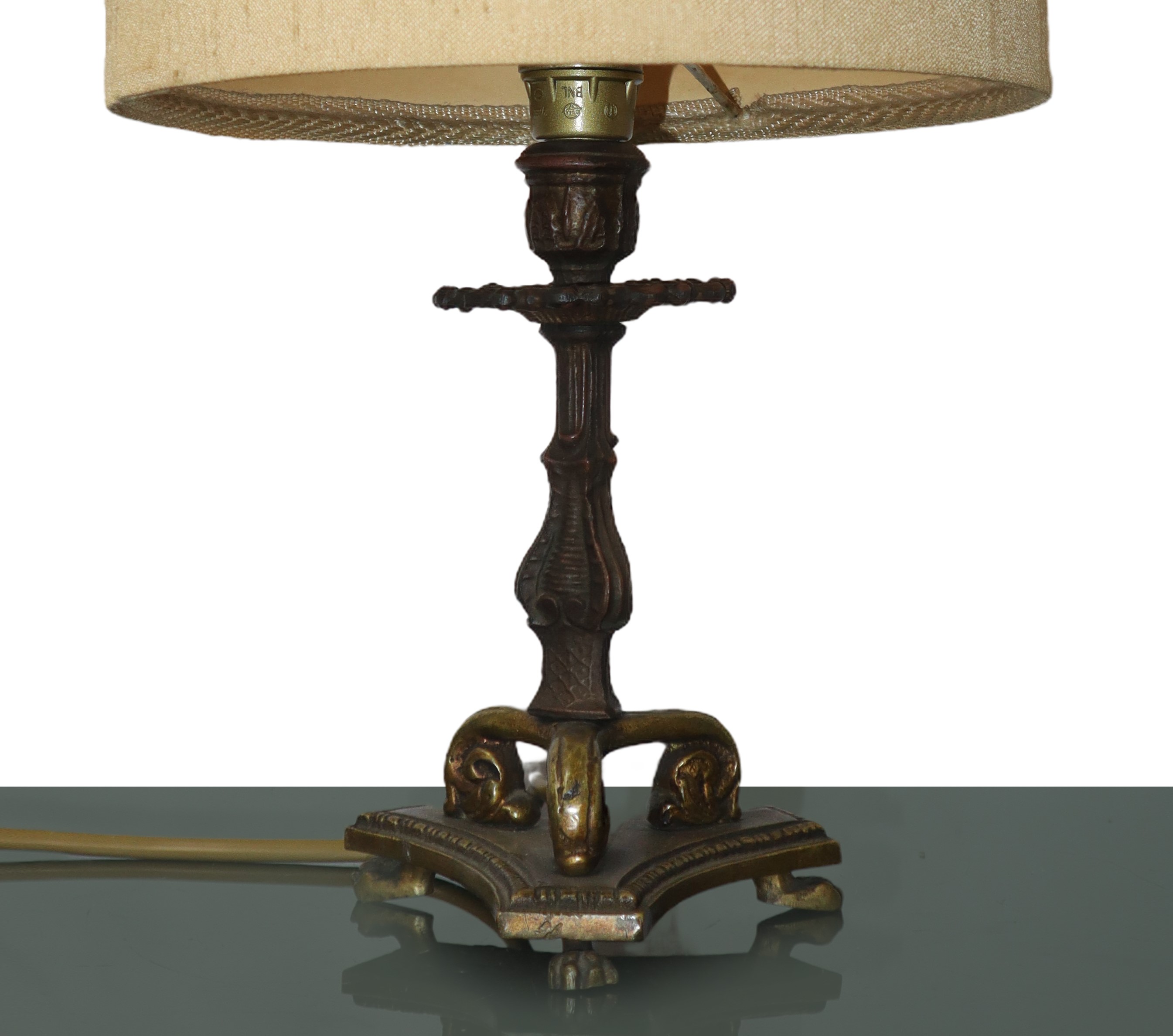 Lume con base tripode in ottone con paralume in stoffa