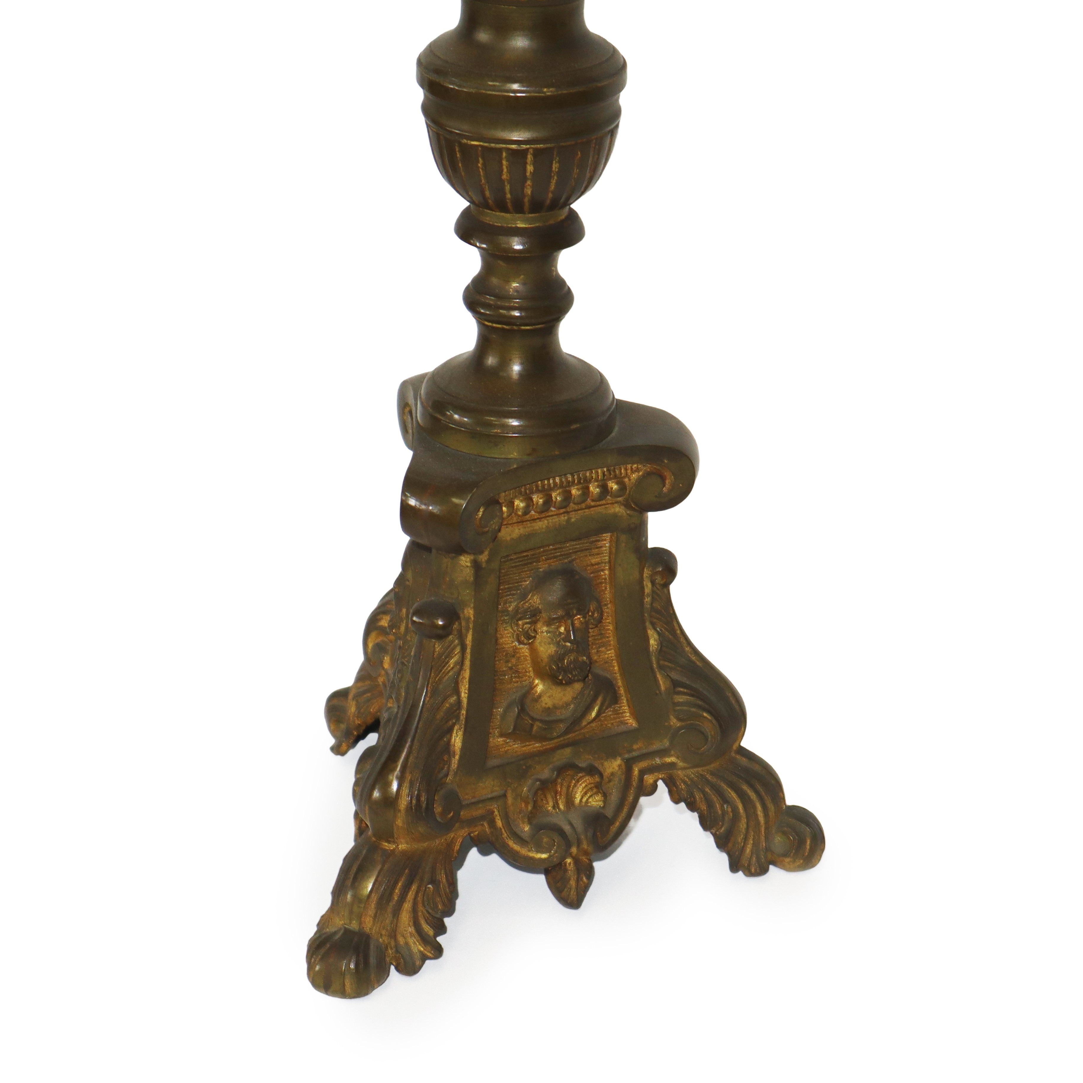 Lume con base e candeliere in bronzo dorato