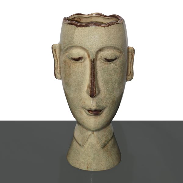 Anthropomorphic ceramic vase