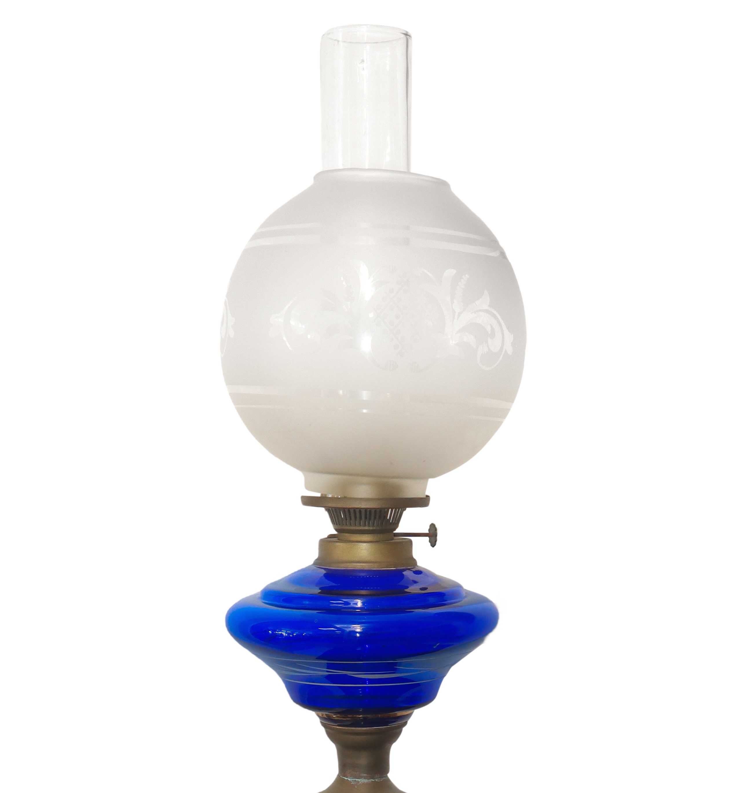 Lume a petrolio in vetro blu dipinto a fiori con diffusore in vetro a palla bulinato