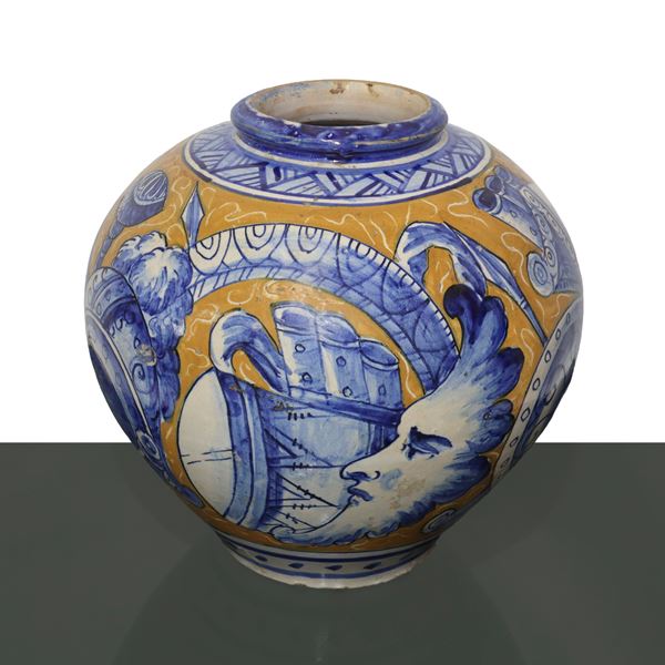 Majolica bowl decorated with trophies