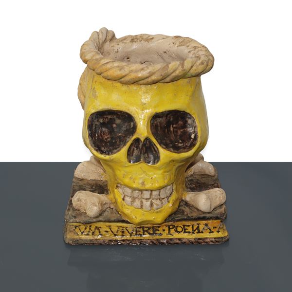 Vaso Vanitas in maiolica di Caltagirone