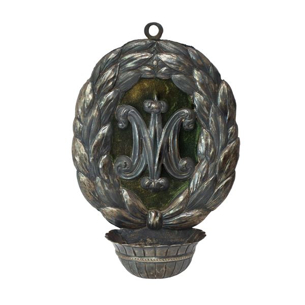Acquasantiera in argento decoro a foglie intrecciate e Monogramma di Maria