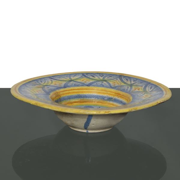 Piattino in maiolica policroma