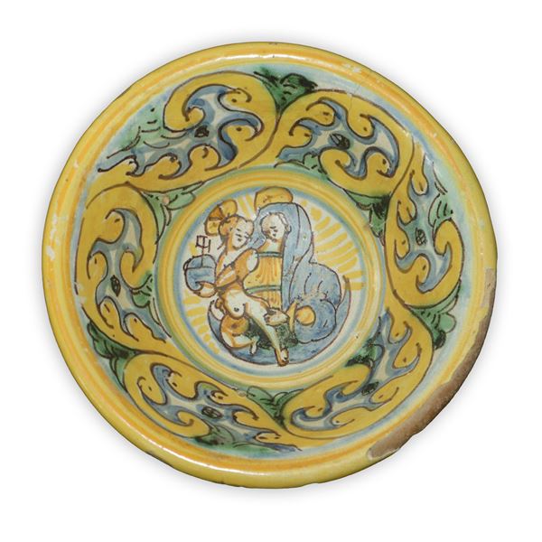 Majolica bowl decorated with a depiction of the Madonna and Child