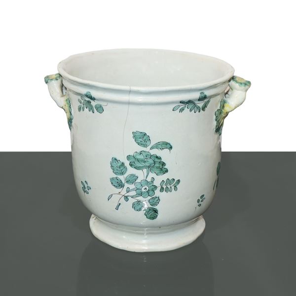 Two-handed majolica refresher, with floral decorations in verdigris and ocher shading
