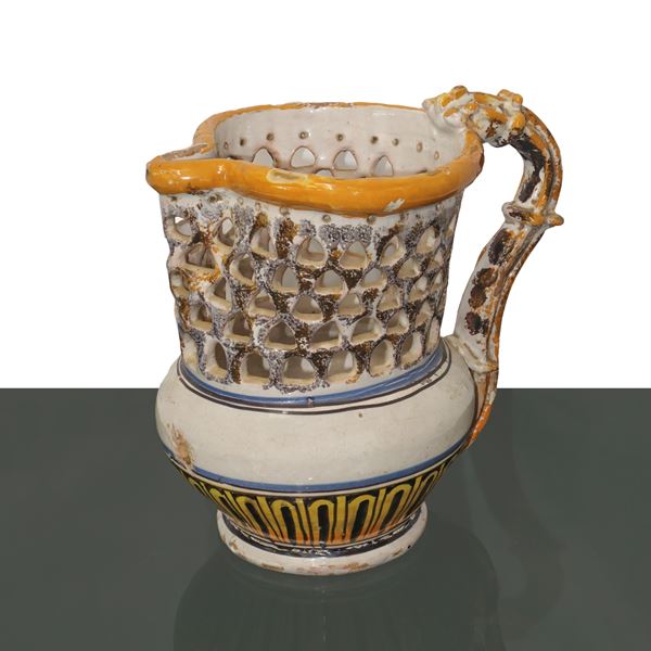 Versatoio traforato in maiolica policroma “bevi se puoi”