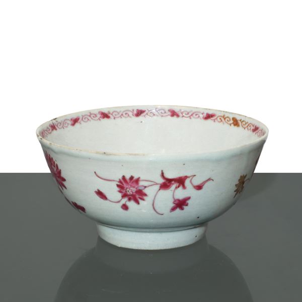 Porcelain cup decorated with amaranth and golden flowers