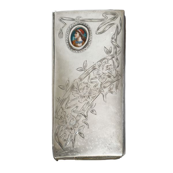 Carnet da ballo in argento con miniature in smalto e decori floreali liberty