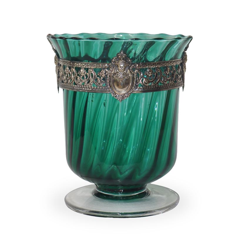 Vaso in Vetro Verde con Ringhierina a Motivi Floreali e con Volti di Putti