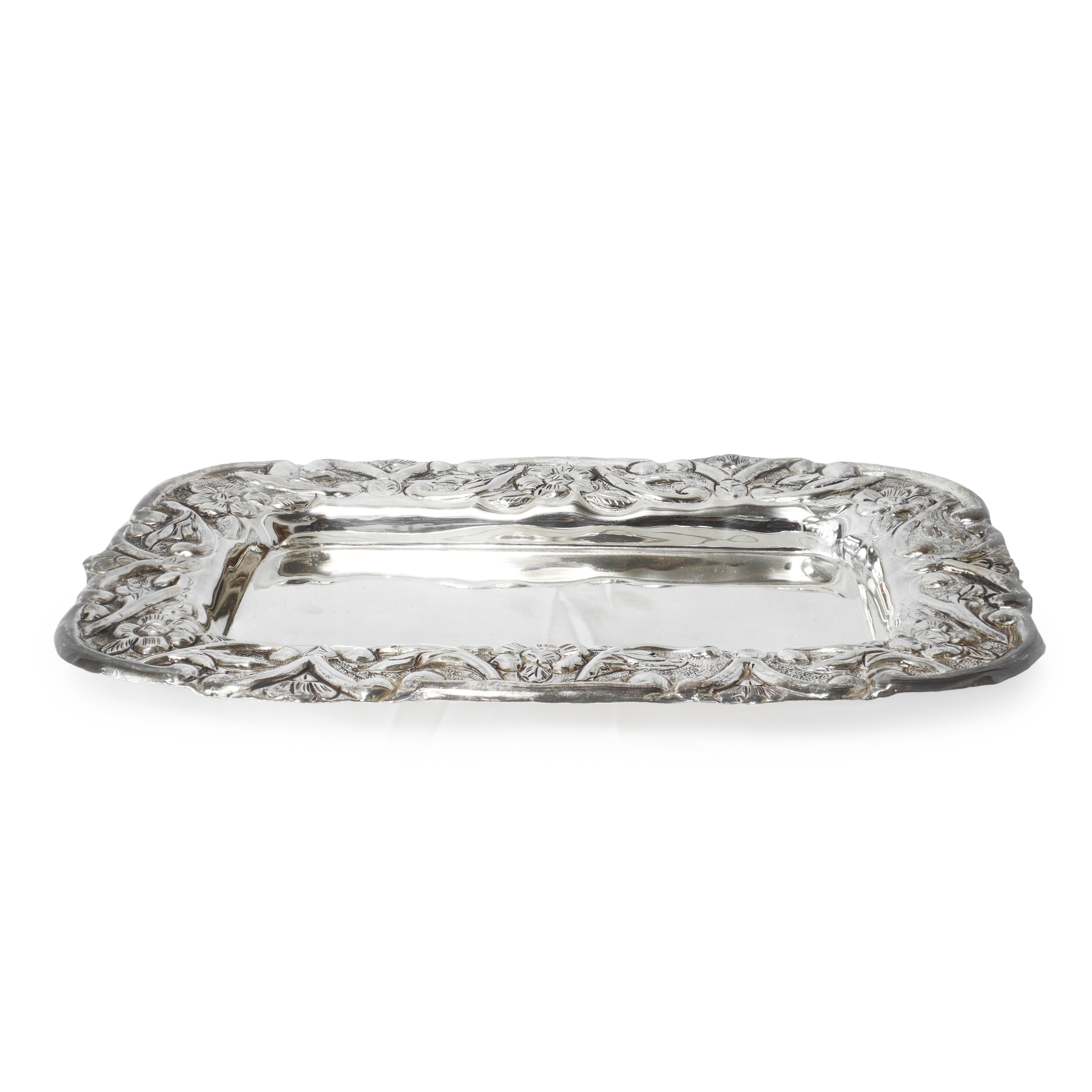 Piccolo vassoio da portata in metallo argentato