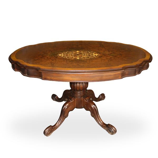 Oval shaped table with 4-star foot 