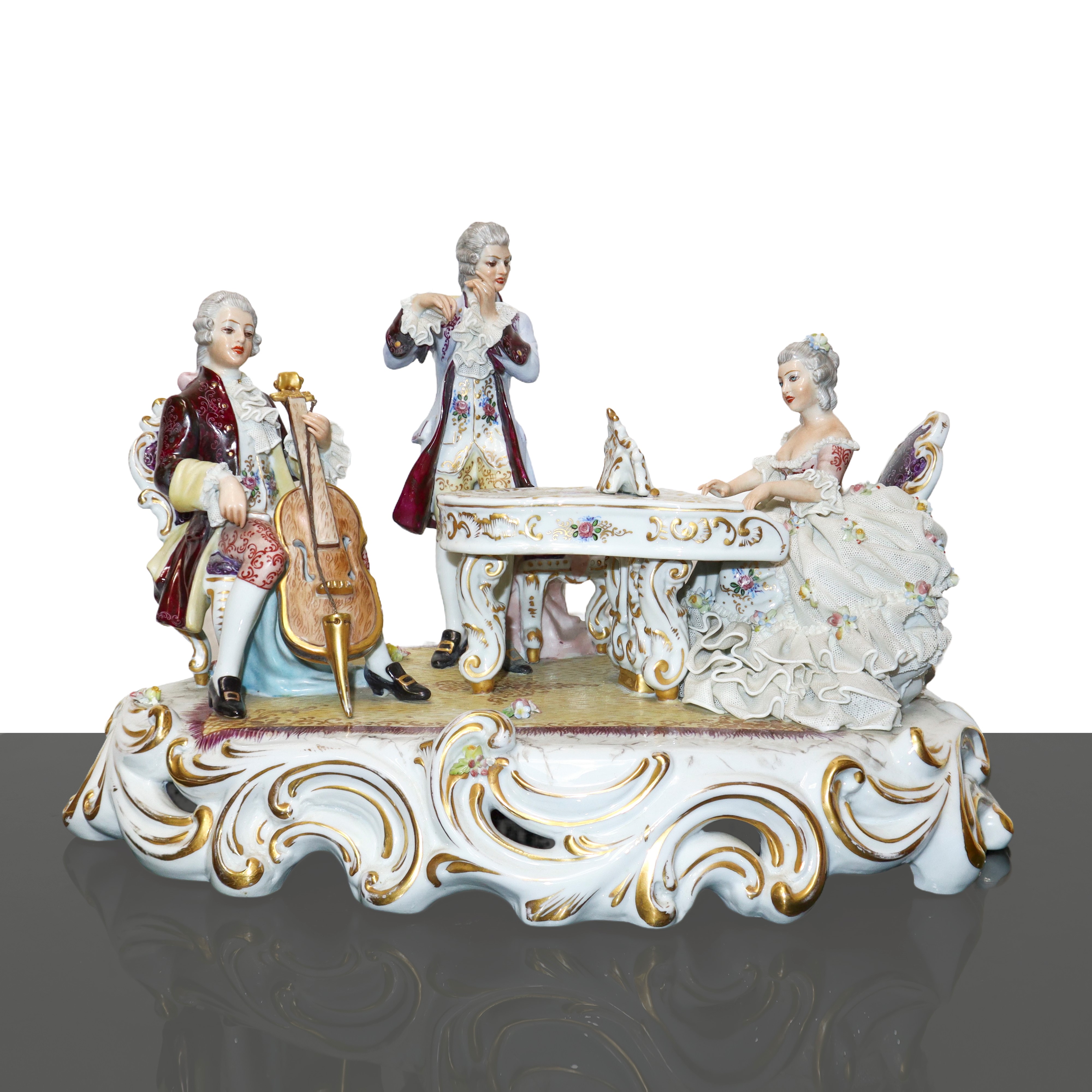 Capodimonte - Composizione di musicisti in abiti eleganti