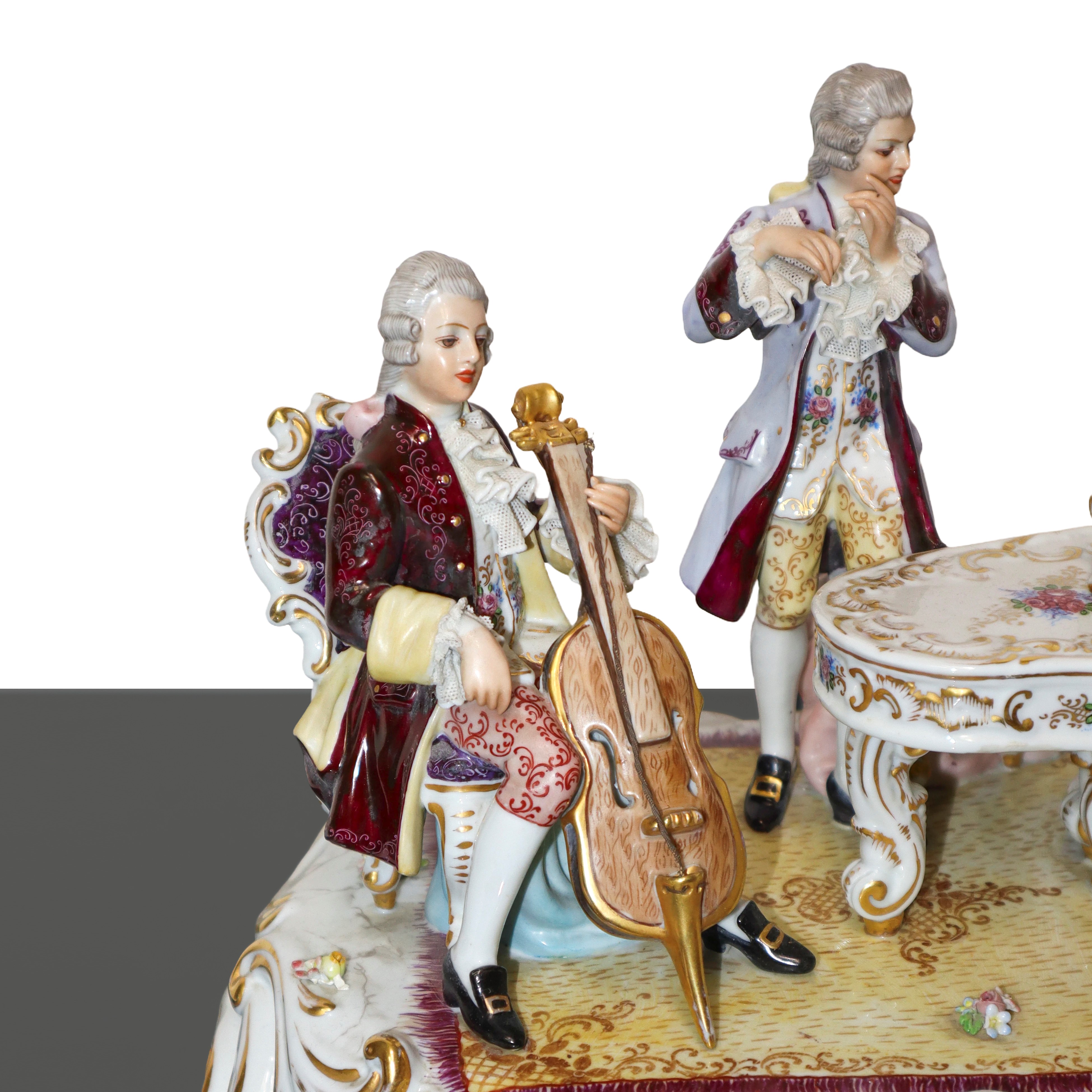 Capodimonte - Composizione di musicisti in abiti eleganti