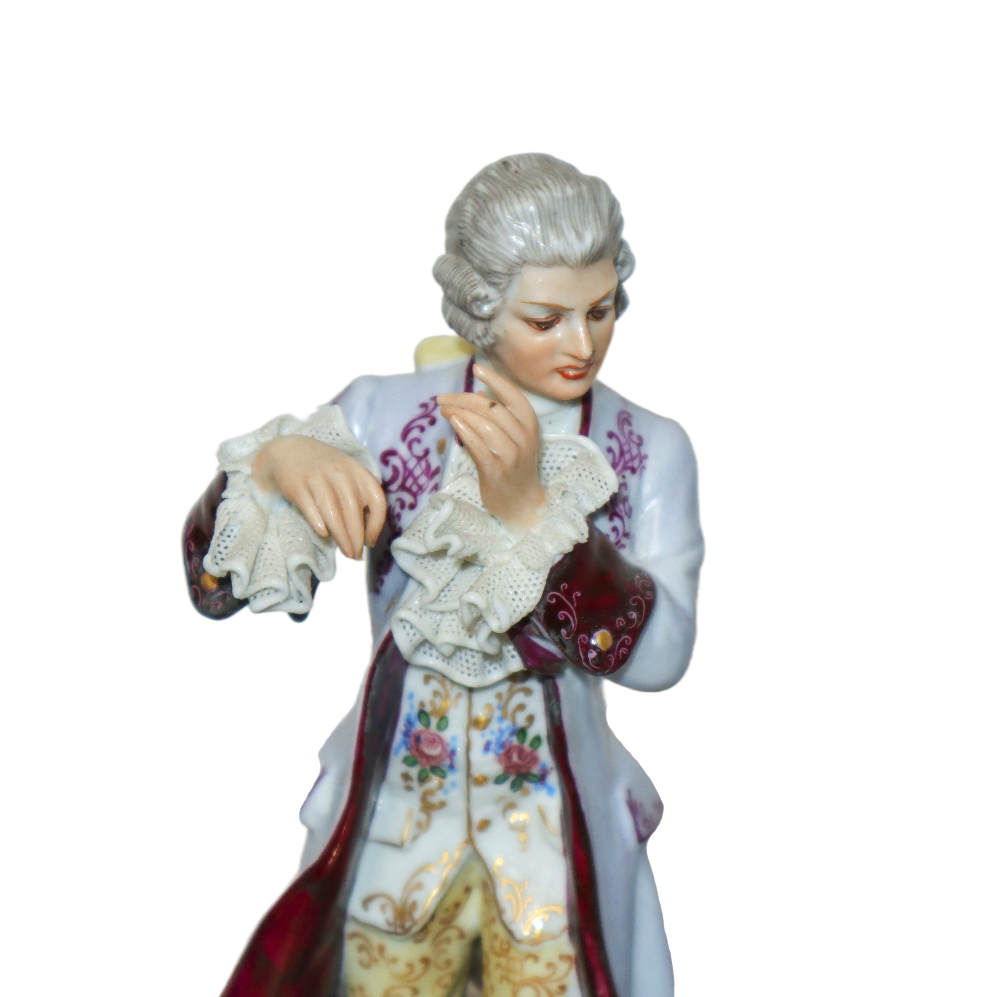 Capodimonte - Composizione di musicisti in abiti eleganti