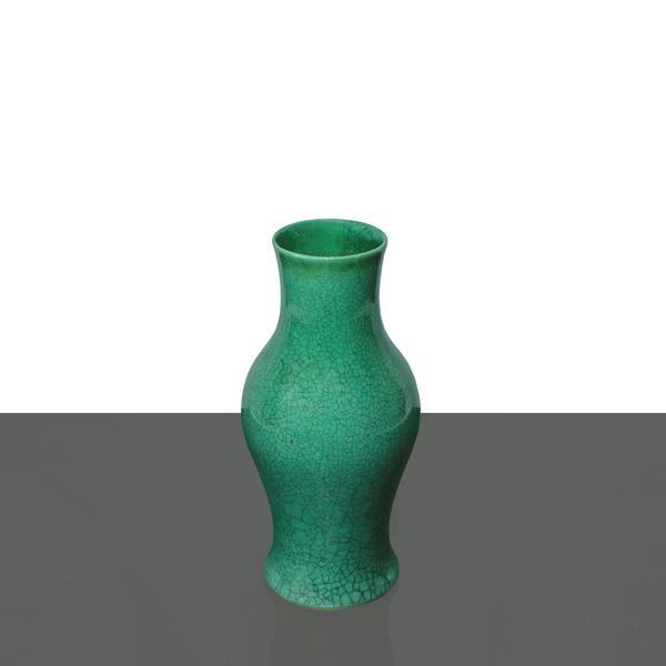 Green cracked porcelain Qing Dynasty vase