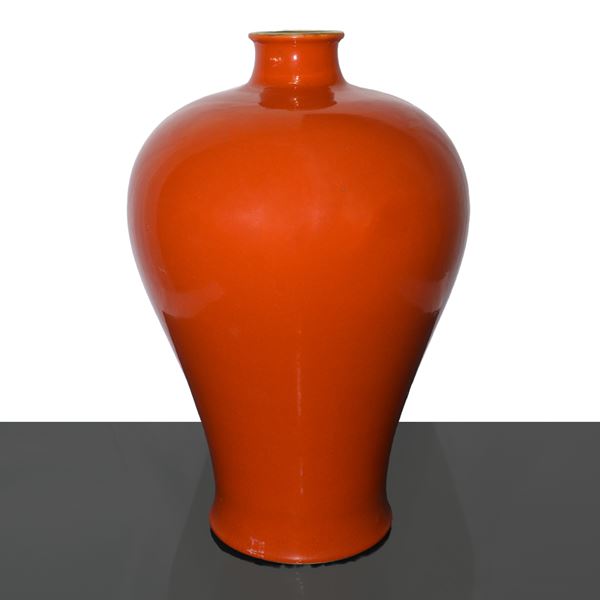 Grande vaso in porcellana smaltata rossa della dinastia Qing