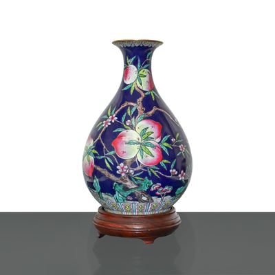 Vaso in Porcellana Smaltato Blu, con Decorazioni Vegetali. Dinastia Qing