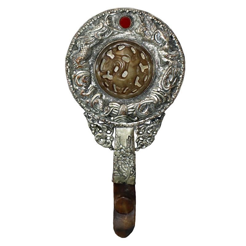 Specchio con giada nefrite intarsiata , risalente alla dinastia Qing