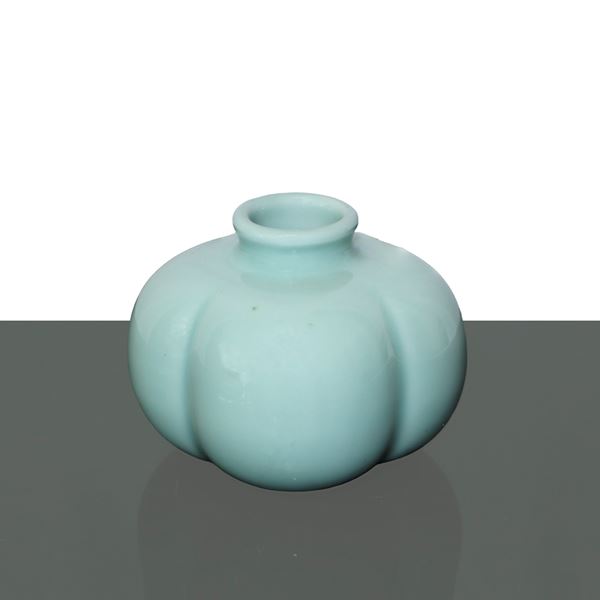 Vasetto in porcellana a smalto celadon della Dinastia Qing