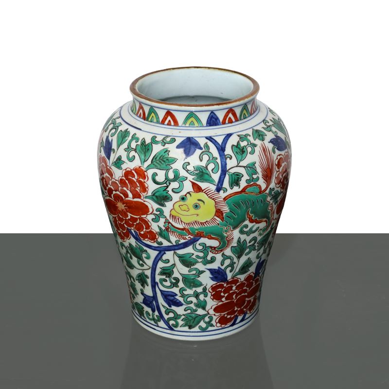Vaso in Ceramica Wocai con Motivi Floreali e Animali Mitologici