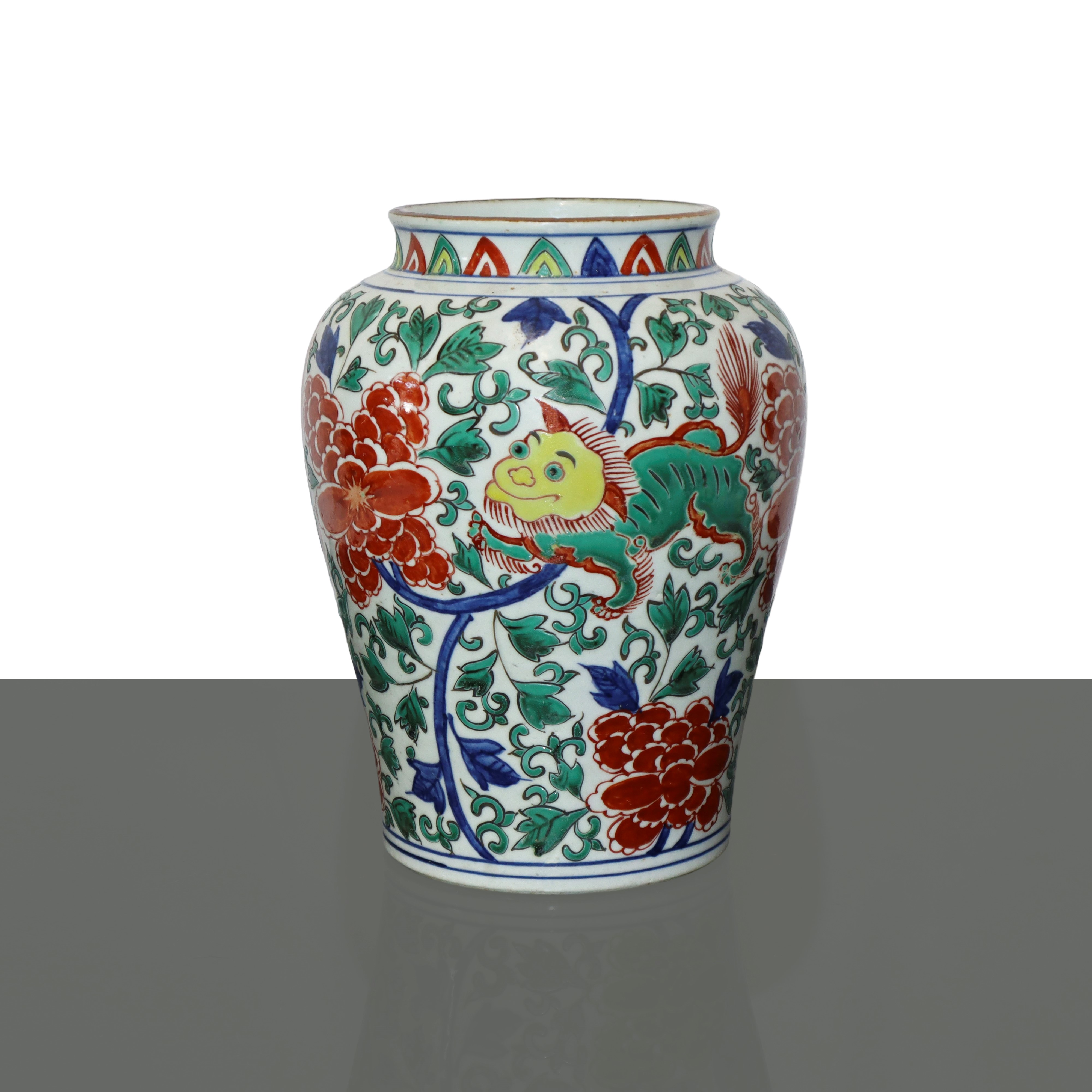 Vaso in Ceramica Wocai con Motivi Floreali e Animali Mitologici