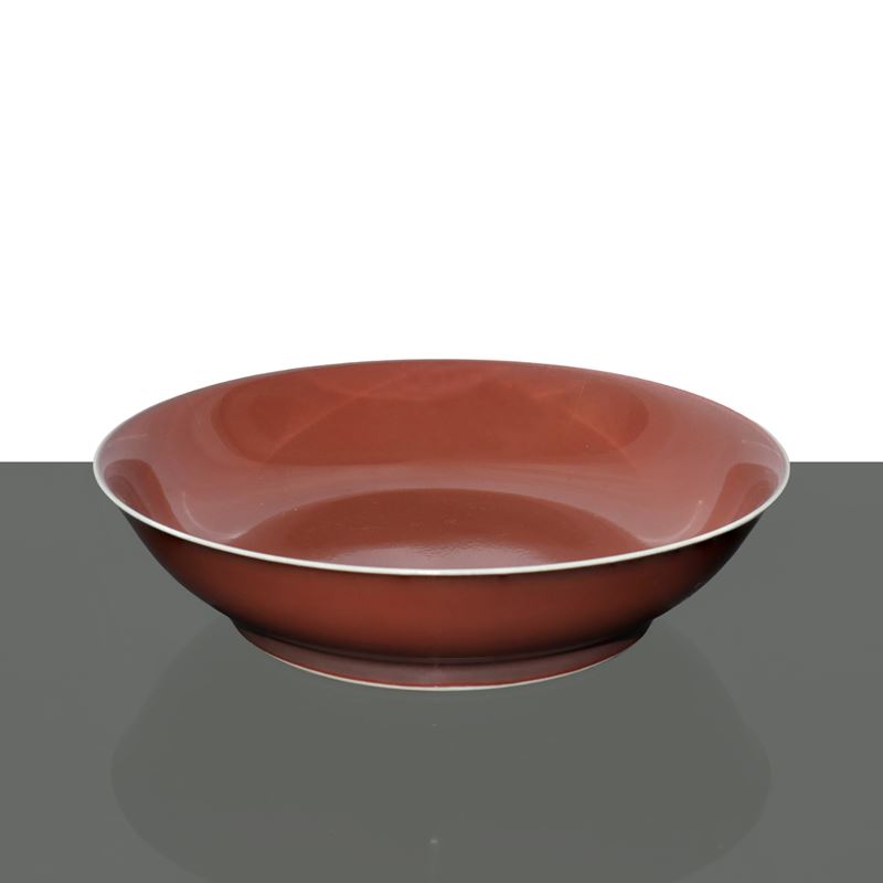 Piatto in Ceramica Cinese Smaltato Rosso, Appartenente alla Dinastia Qing