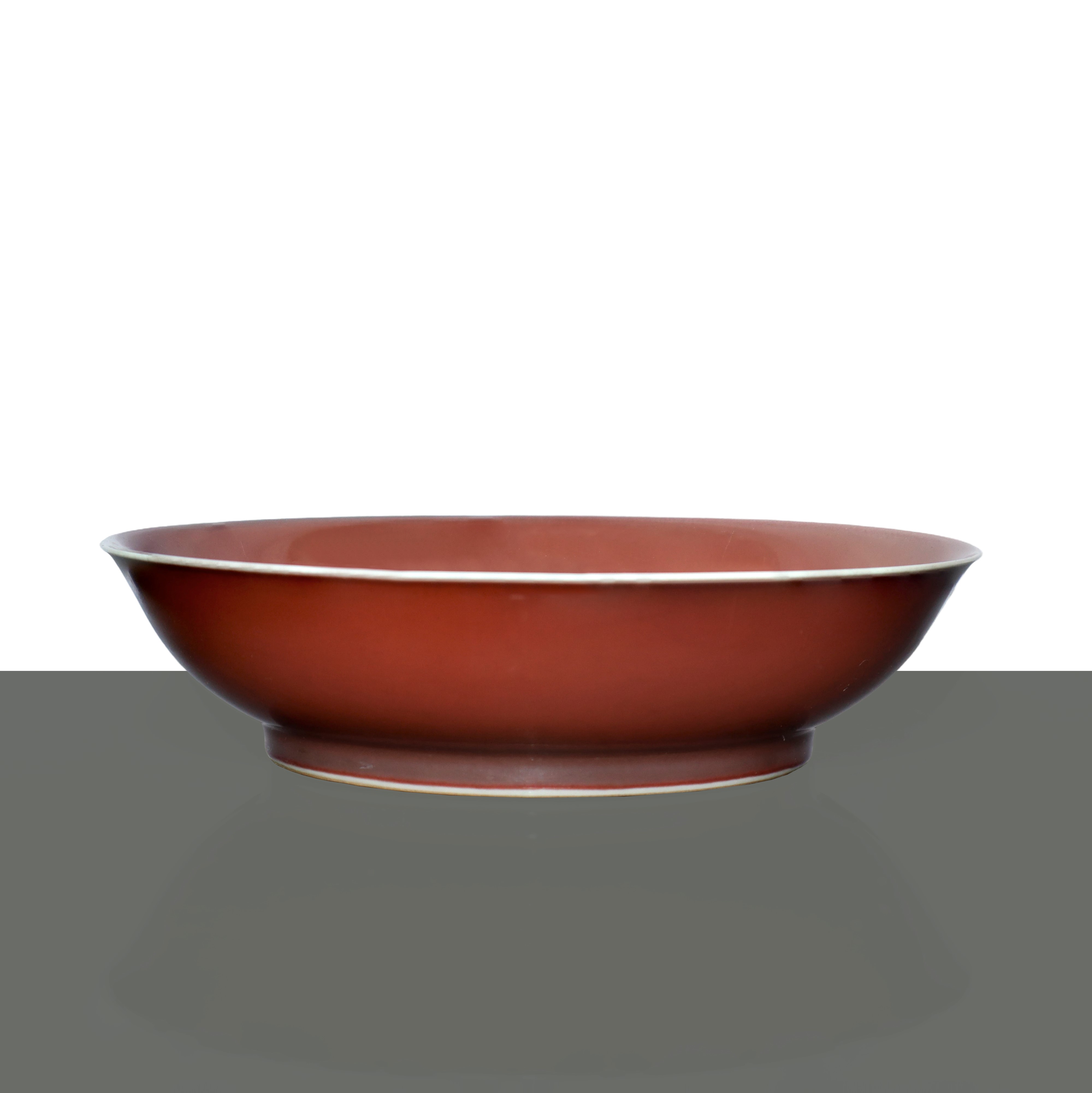 Piatto in Ceramica Cinese Smaltato Rosso, Appartenente alla Dinastia Qing