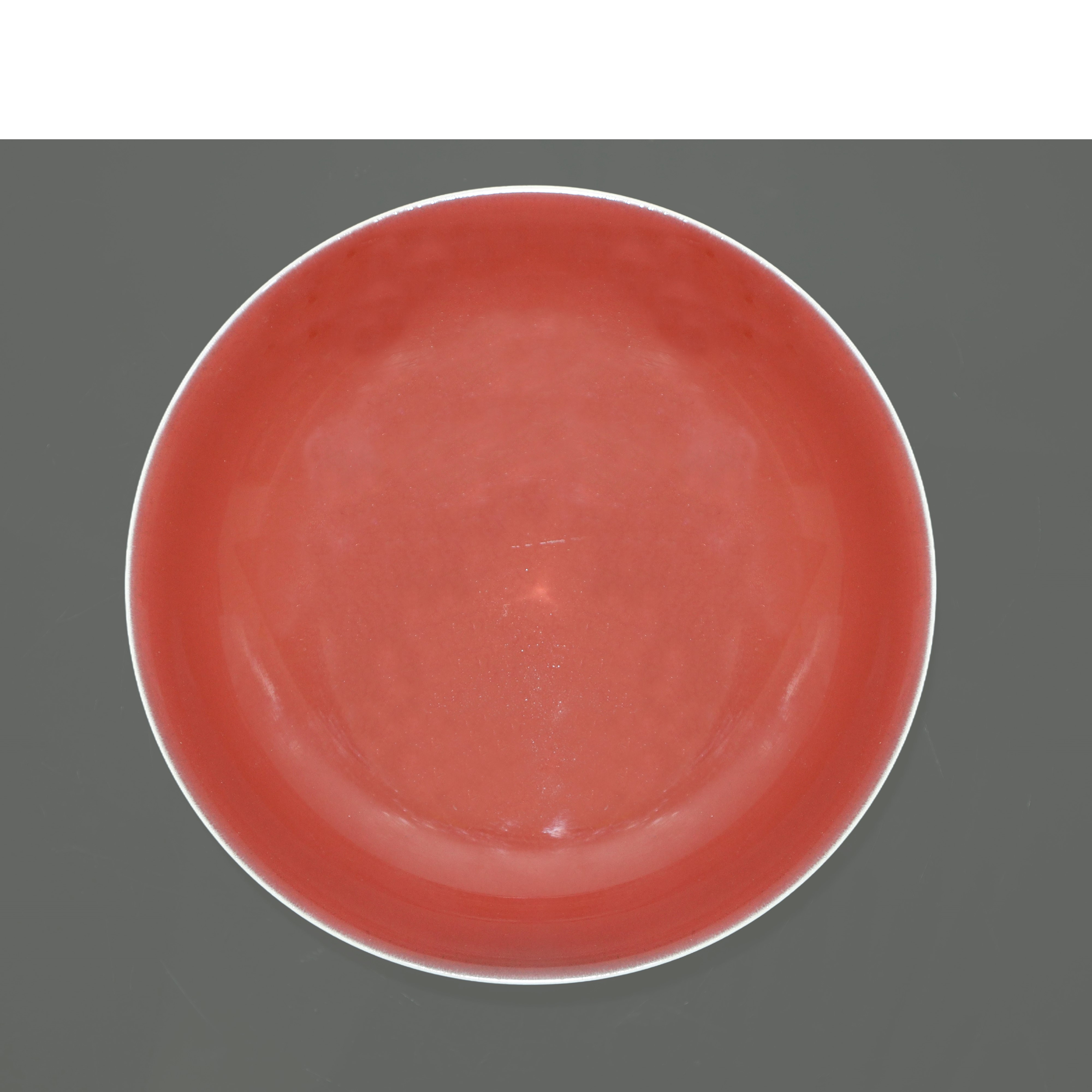Piatto in Ceramica Cinese Smaltato Rosso, Appartenente alla Dinastia Qing