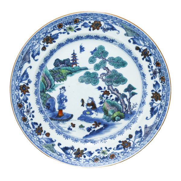 Piatto in ceramica cinese con tecnica Doucai