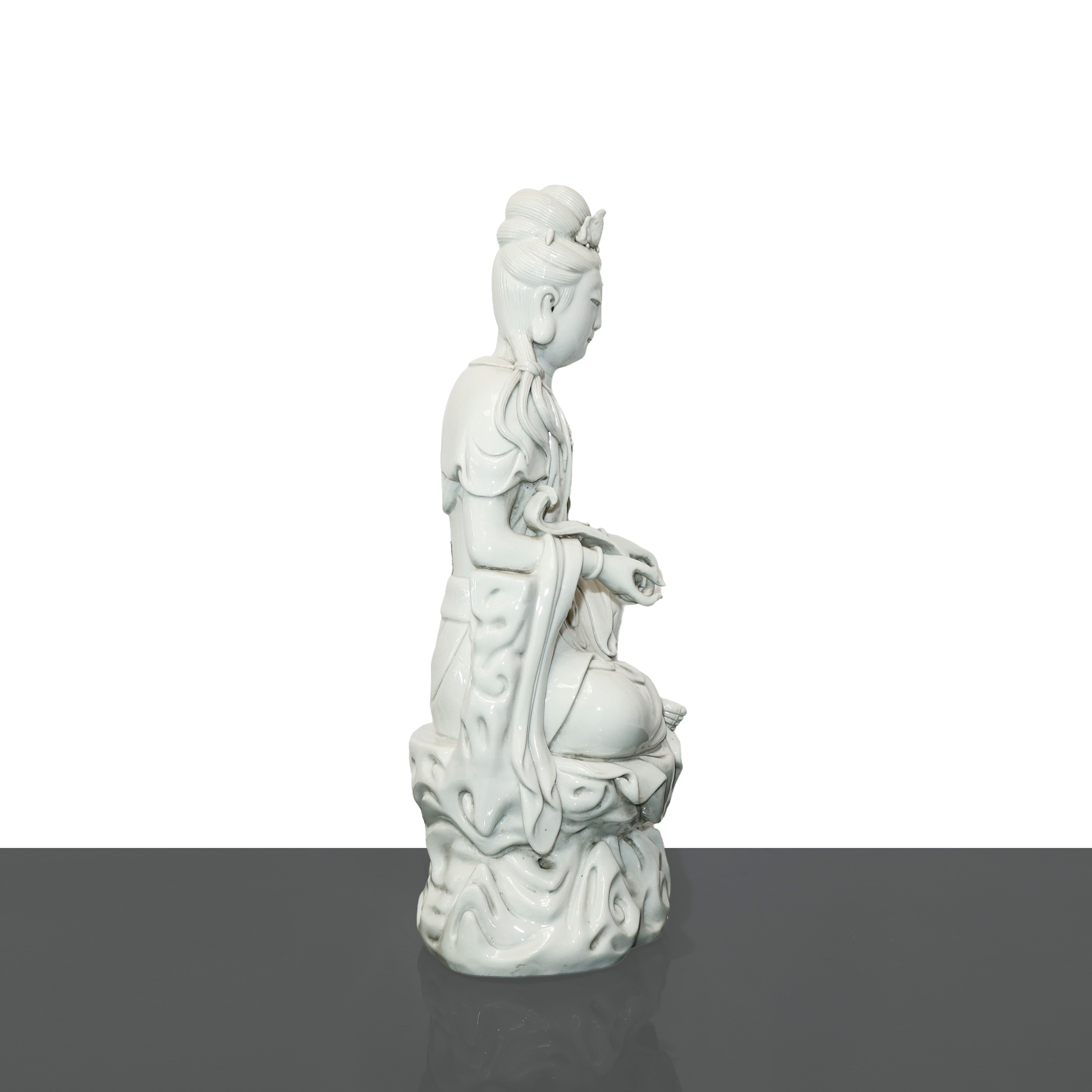 Statua in Porcellana Cinese Dehua Seduto su un Trono