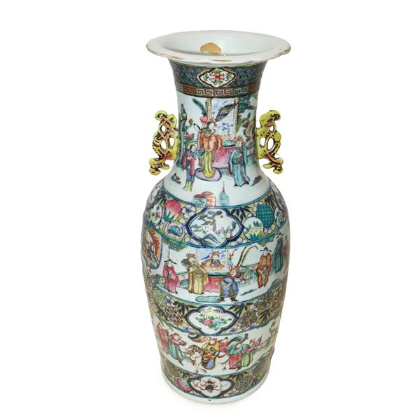 Vaso cinese in porcellana con decori di scene di genere
