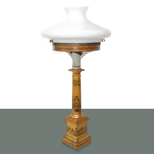 Lampada da tavolo Impero in legno dorato