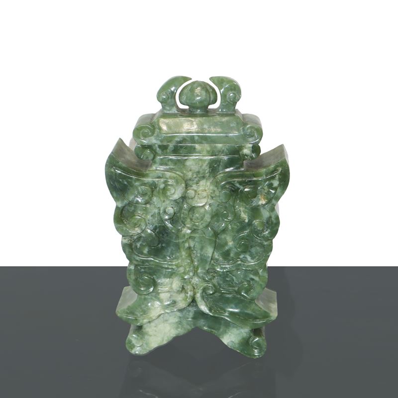 Vaso con Coperchio in Giada Nefrite