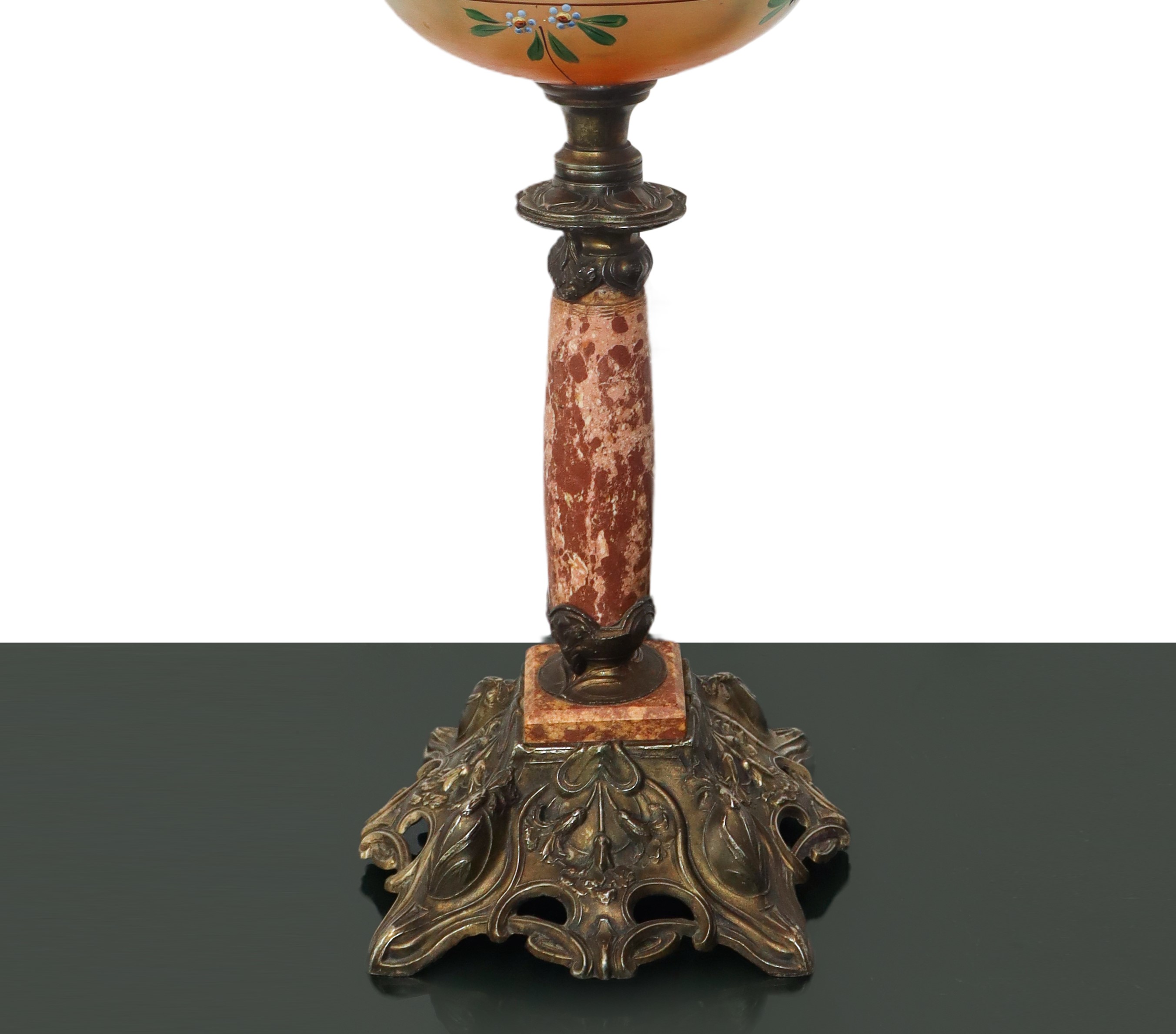 Lume a petrolio con base in metallo e sostegno in marmo