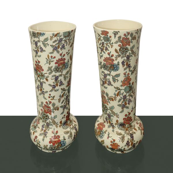 Sarreguemines - Pair of majolica vases with floral decorations