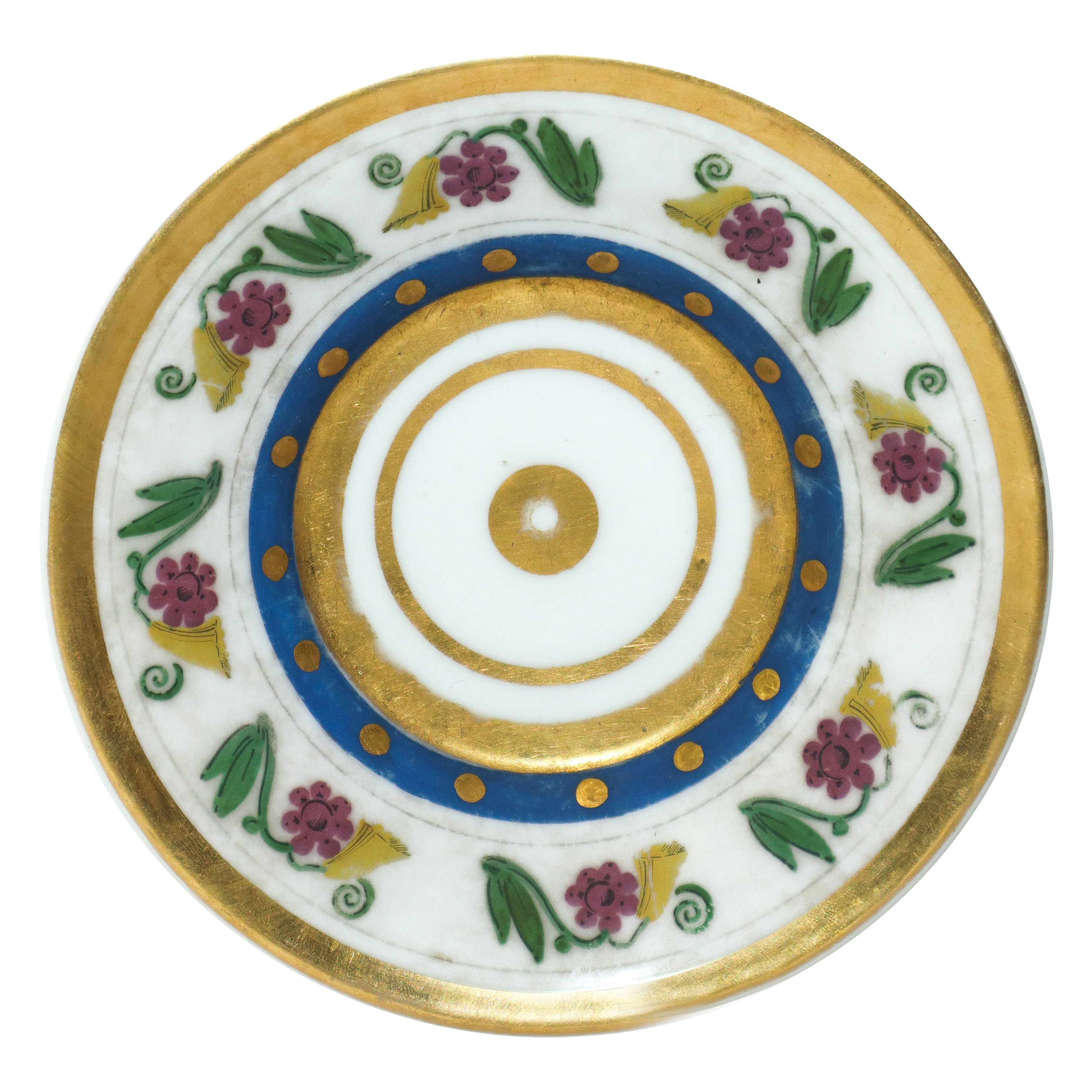 Coppia di tazzine e piattini Impero in porcellana dorata in ormolu e decori vegetali policromi