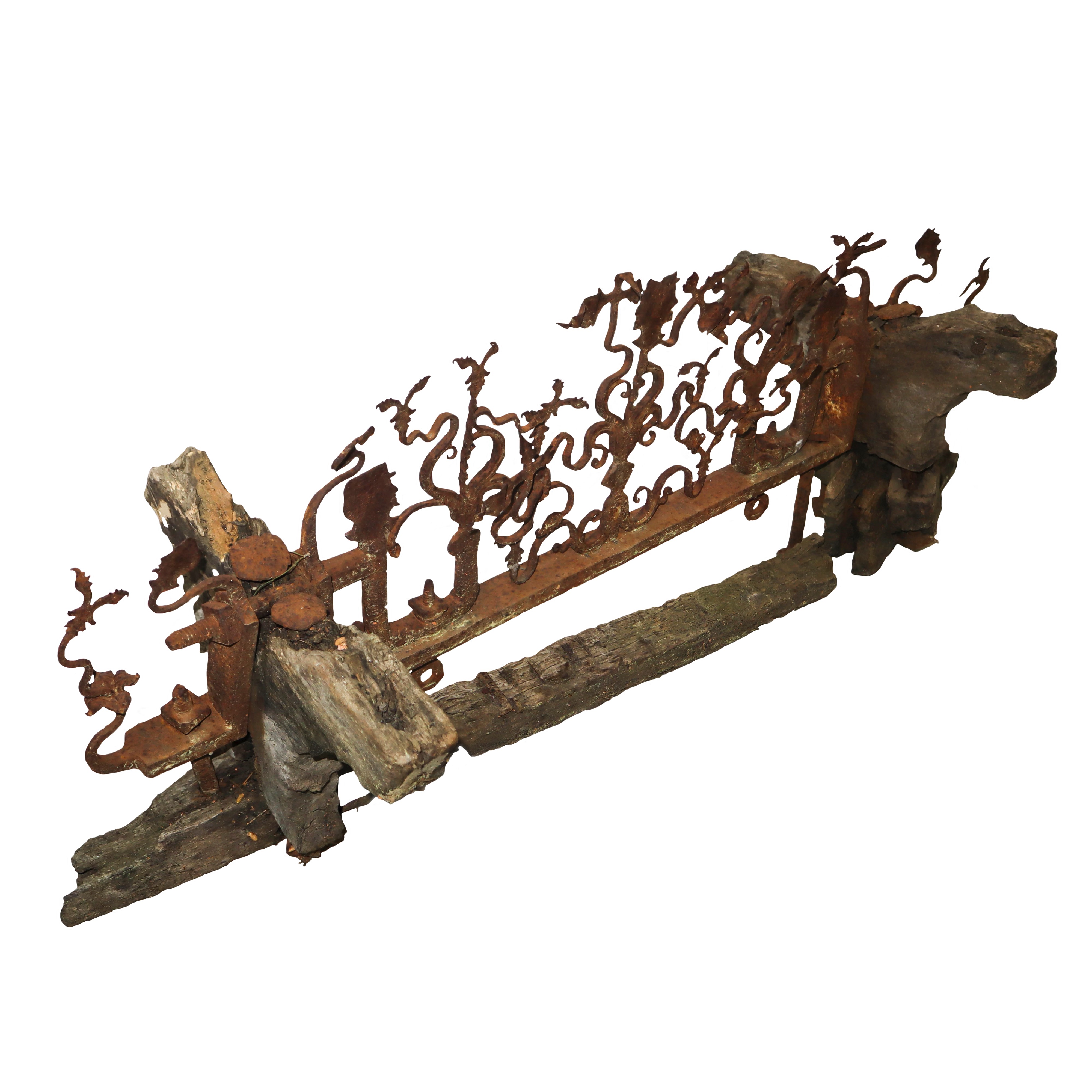 Frammento di carretto, cascia di fuso, in metallo forgiato e legno