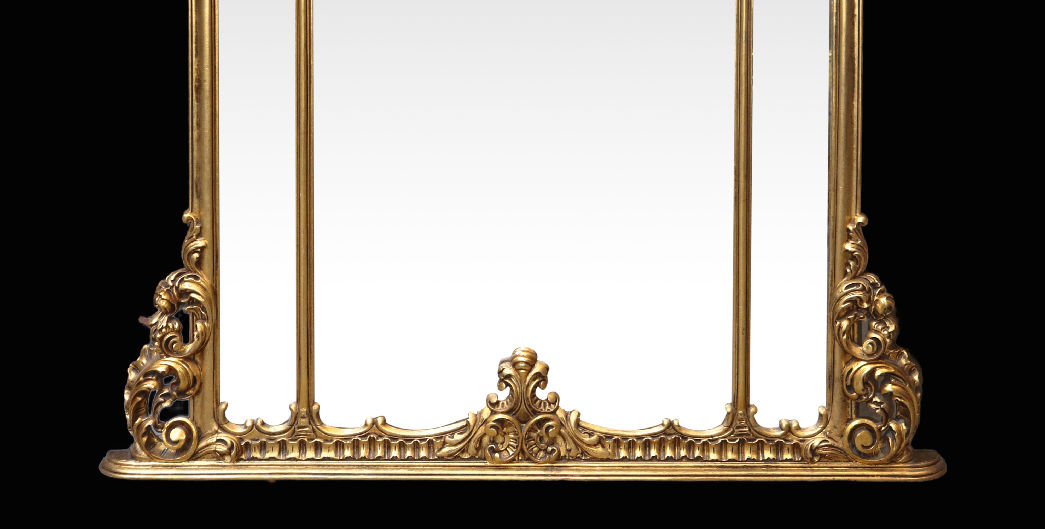 Console con specchiera nello stile barocco dorata a foglie