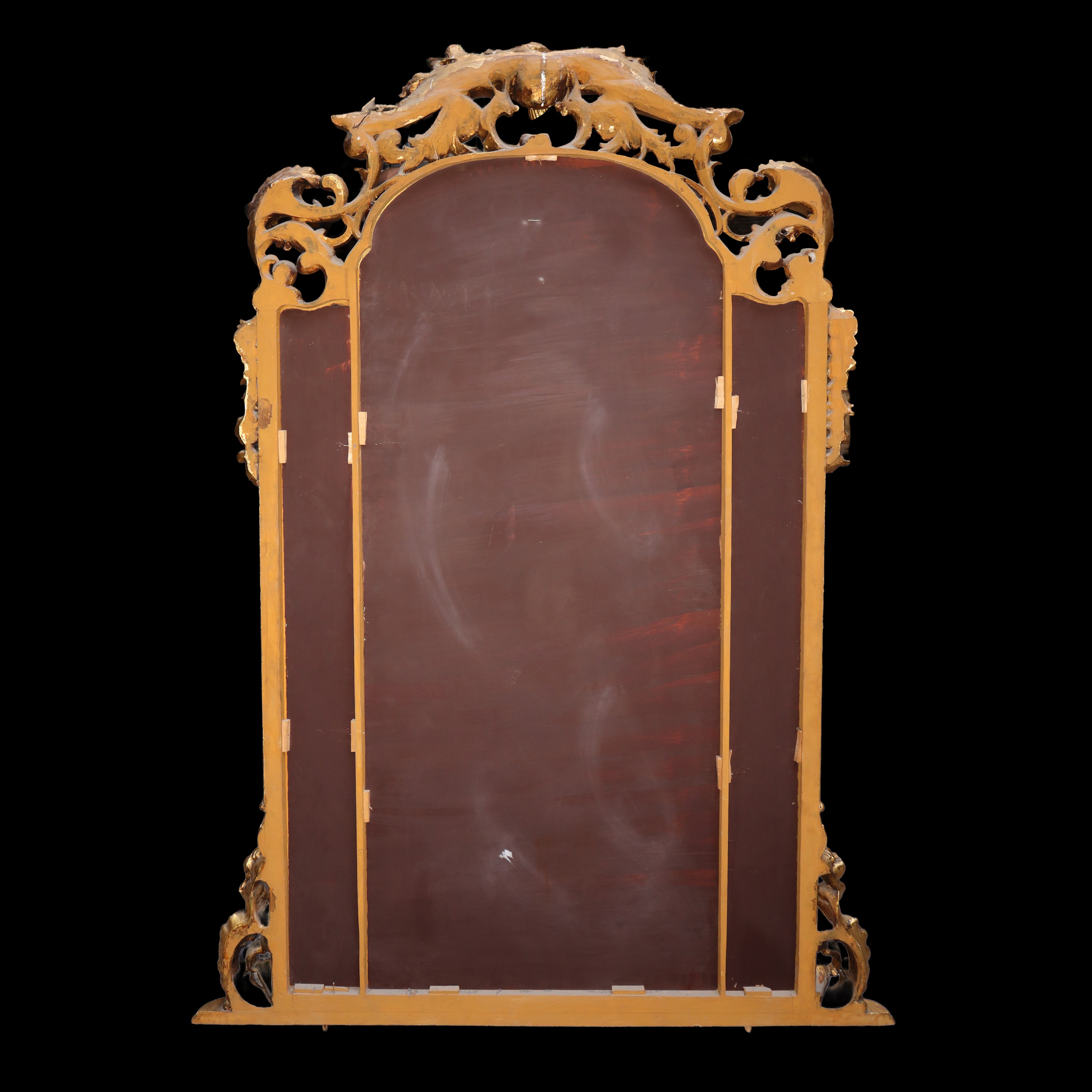 Console con specchiera nello stile barocco dorata a foglie