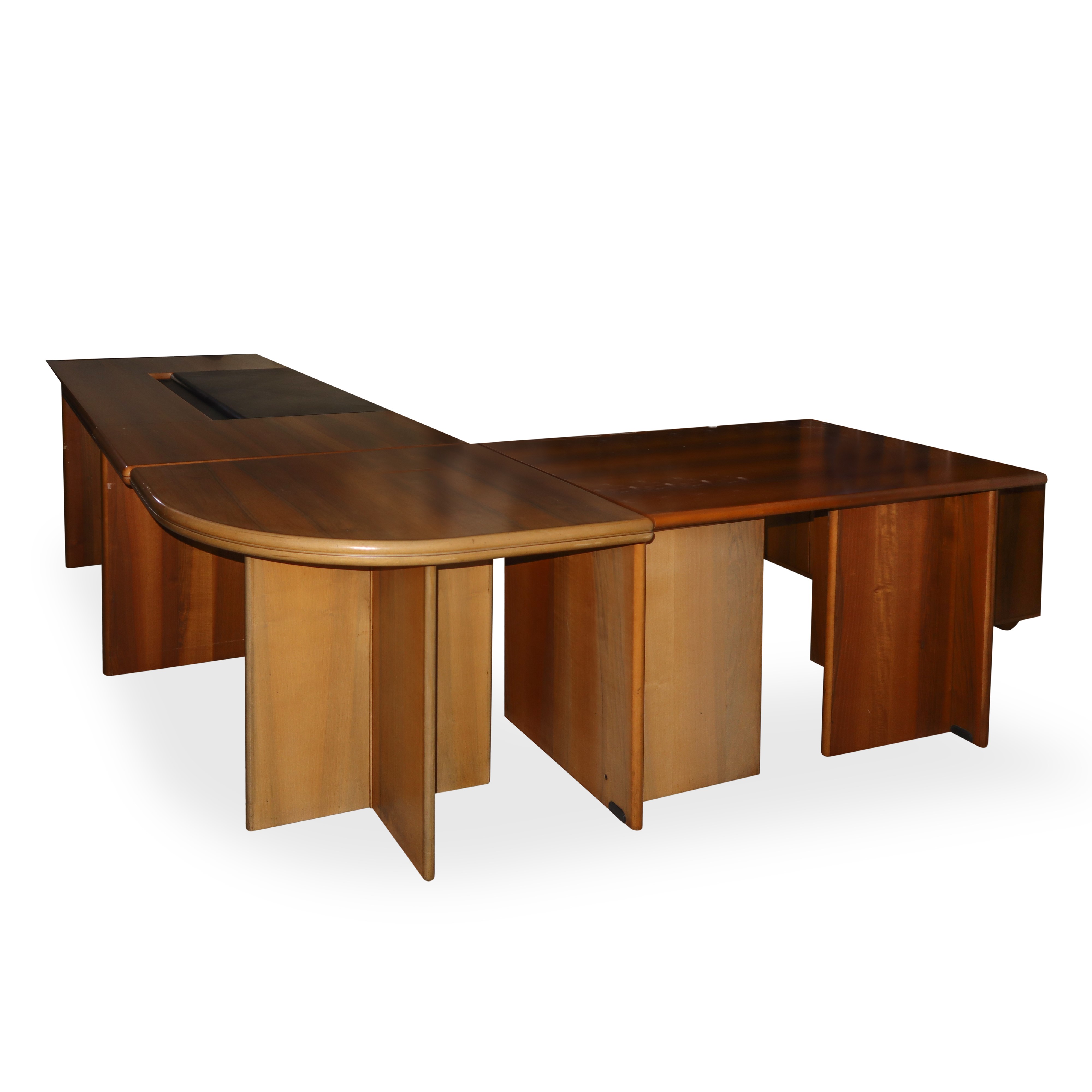Scrivania con dattilo laterale in legno massello, con poltrona dirigenziale e due poltrone