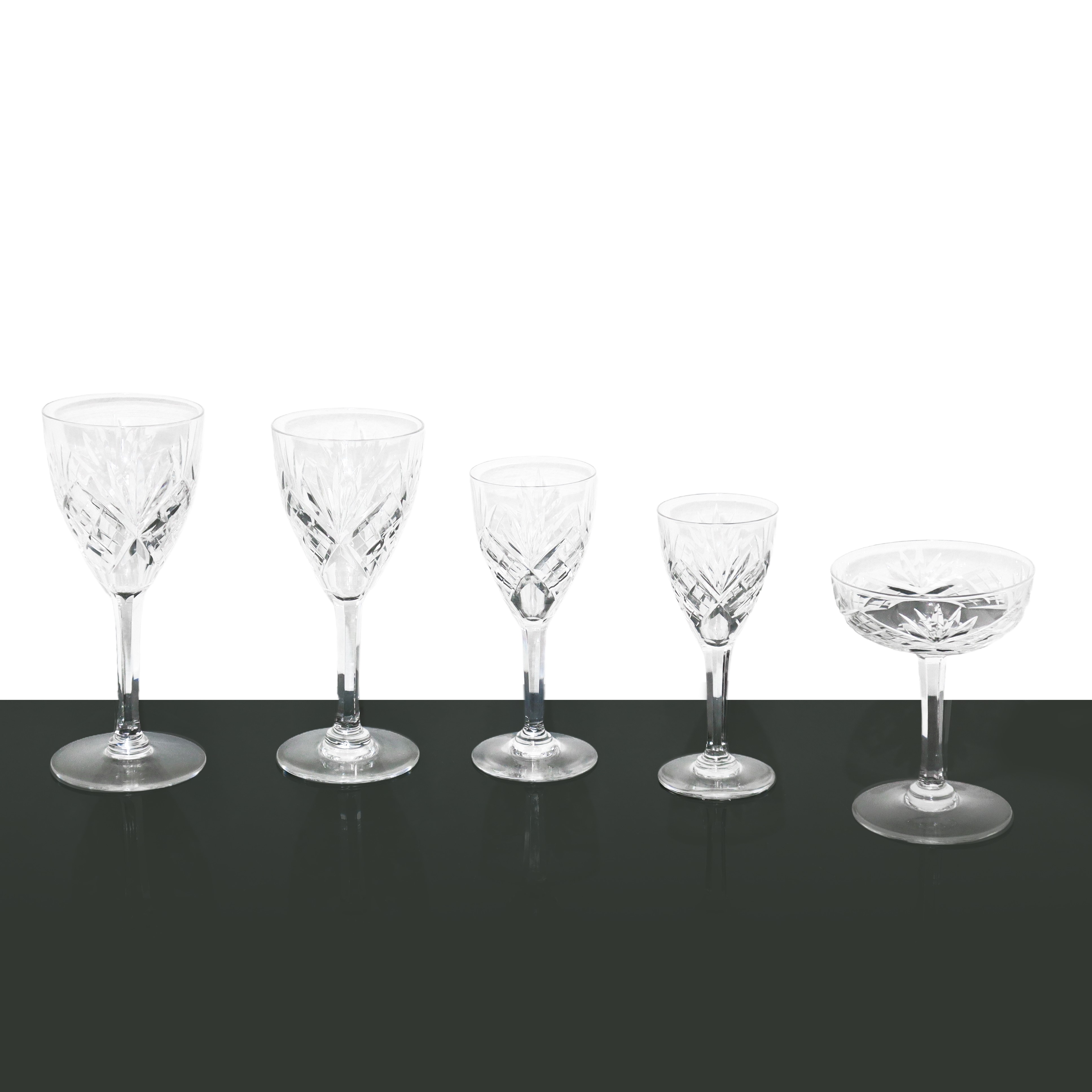 Completo servizio di bicchieri in Cristallo Saint Louis, modello Chantilly.