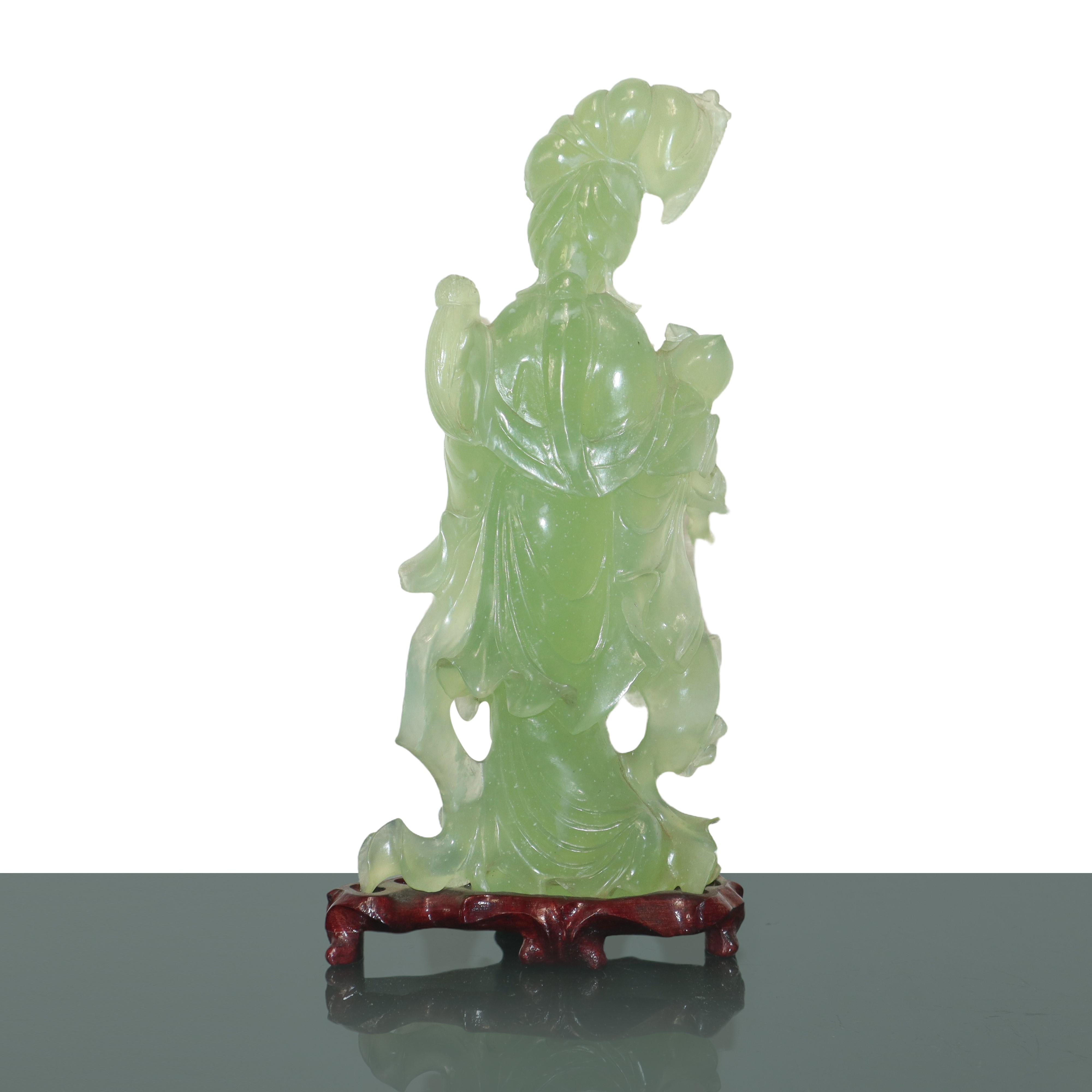 Guanin in giada verde con base in legno