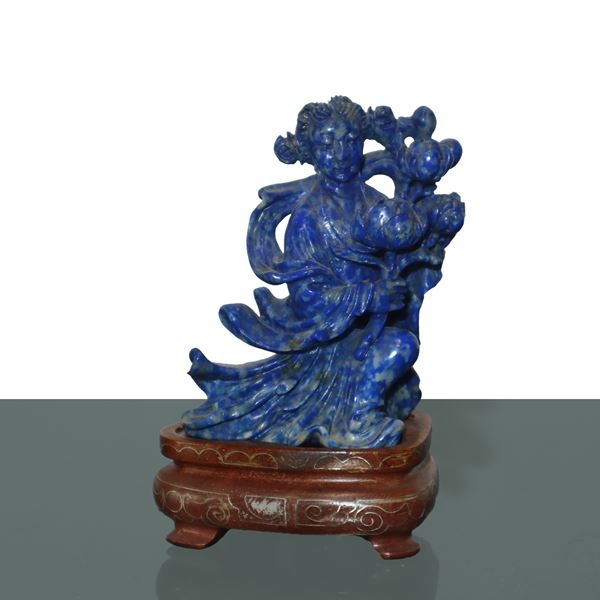 Guanin with lotus flowers in lapis lazuli