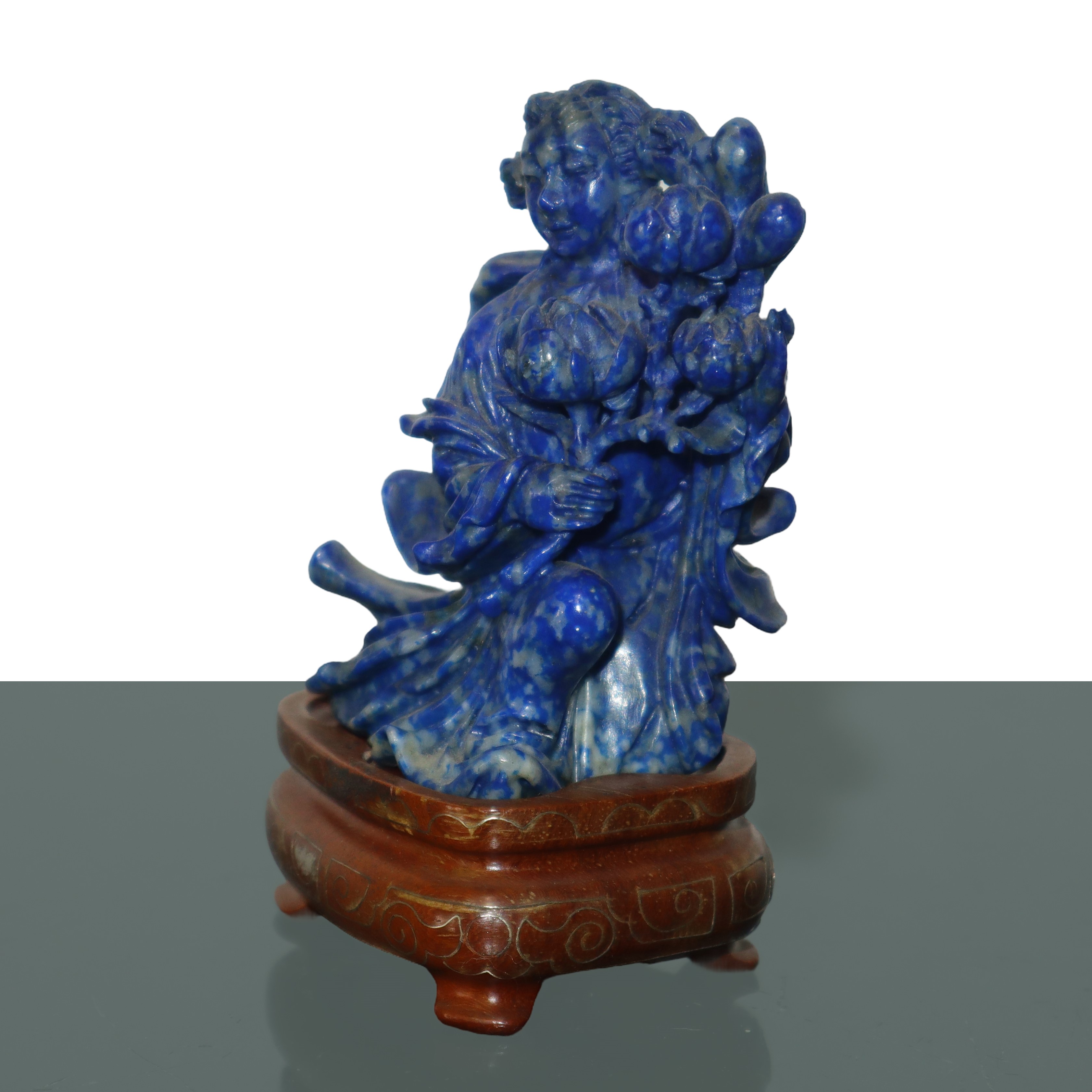 Guanin con fiori di loto in lapislazzuli