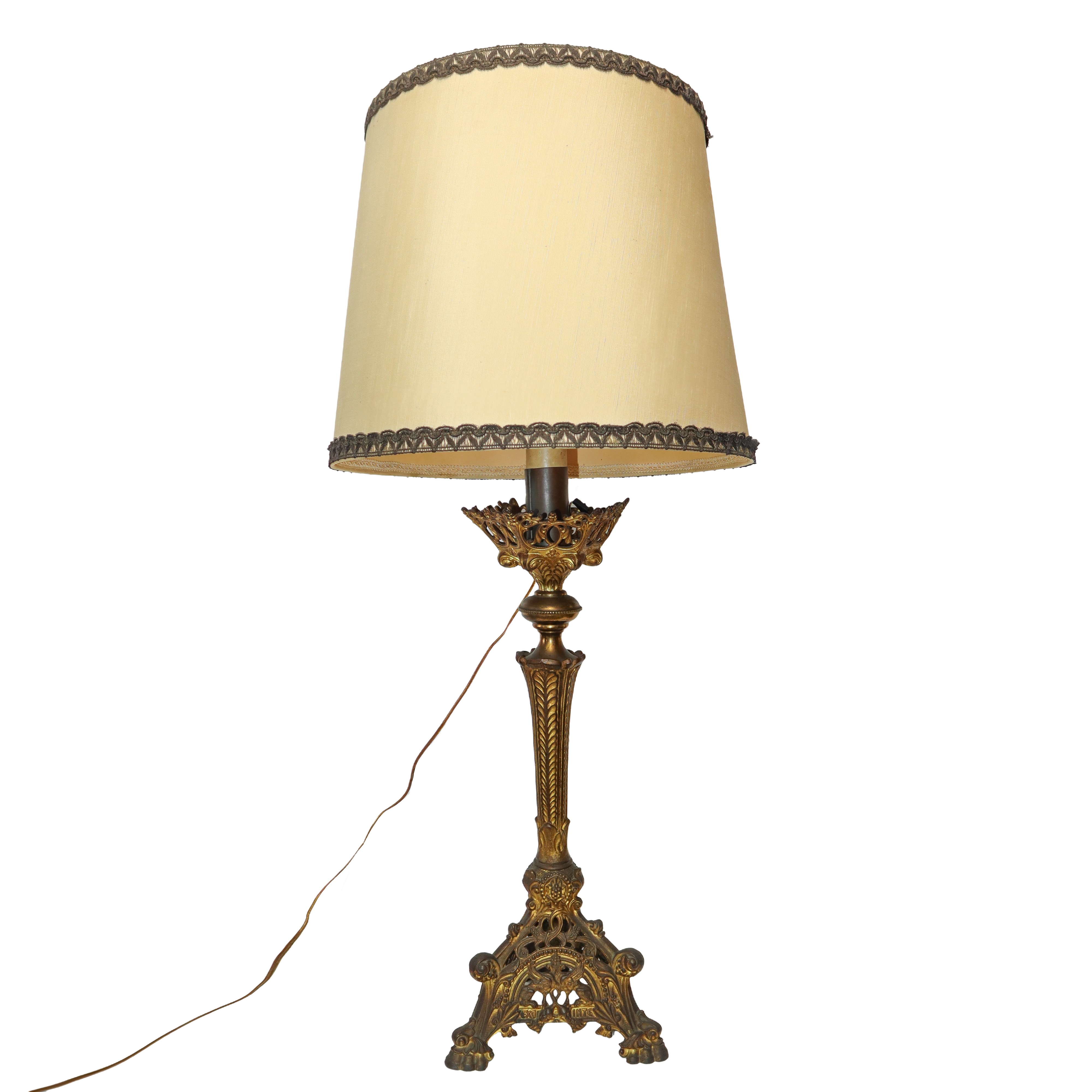 Coppia di lumi con base in metallo dorato