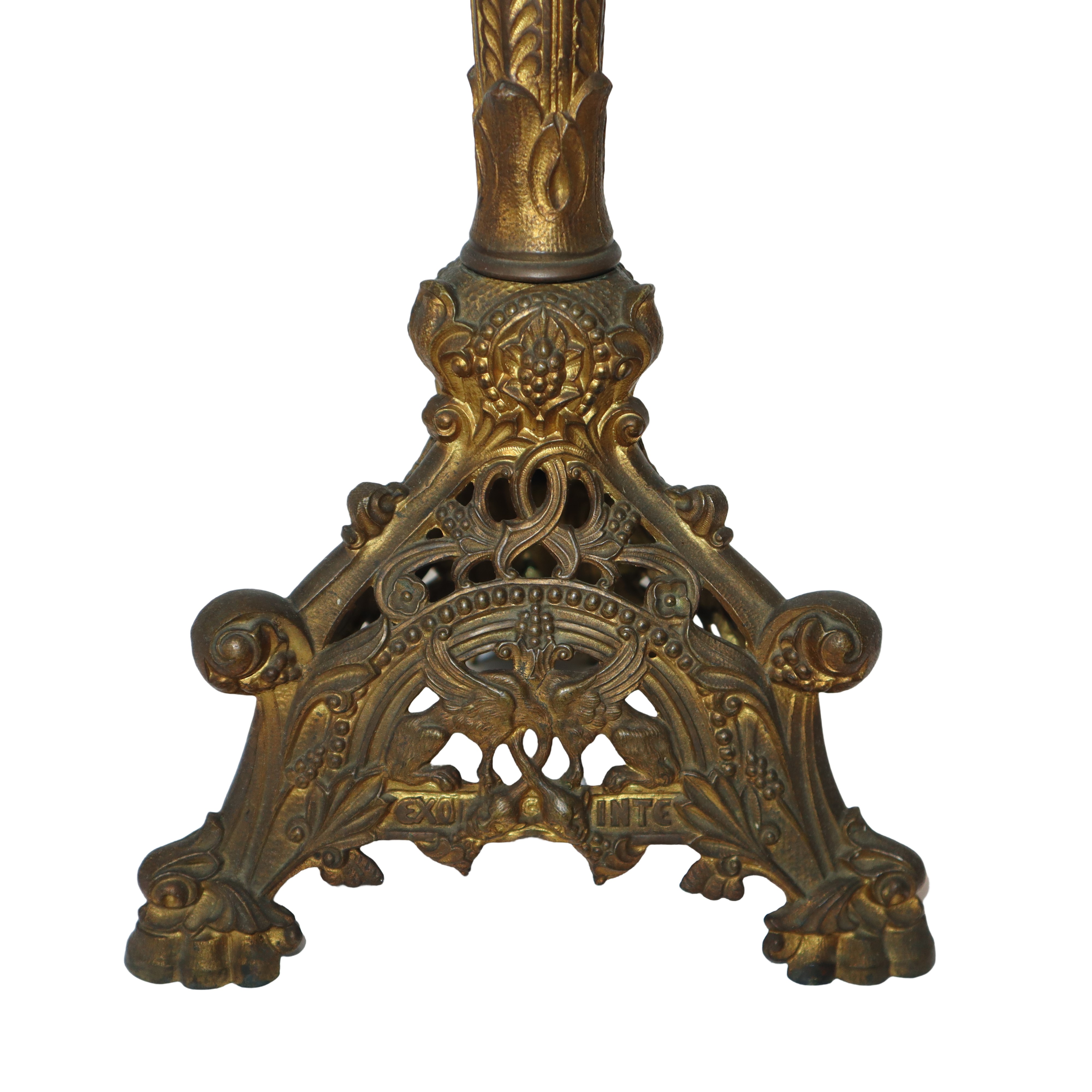 Coppia di lumi con base in metallo dorato