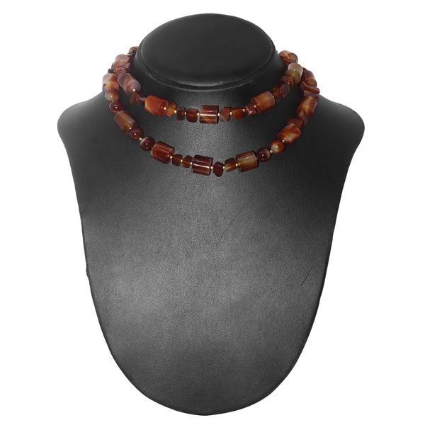 Carnelian necklace with cylindrical, spherical and flaked stones