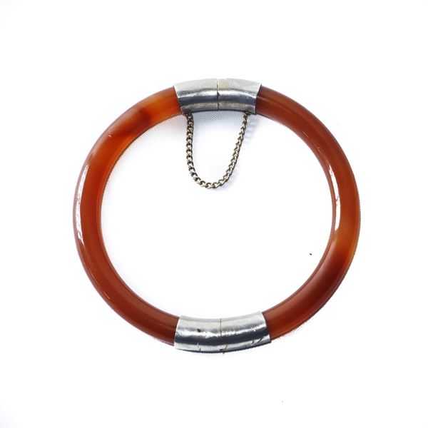 Rigid bracelet in carnelian and metal