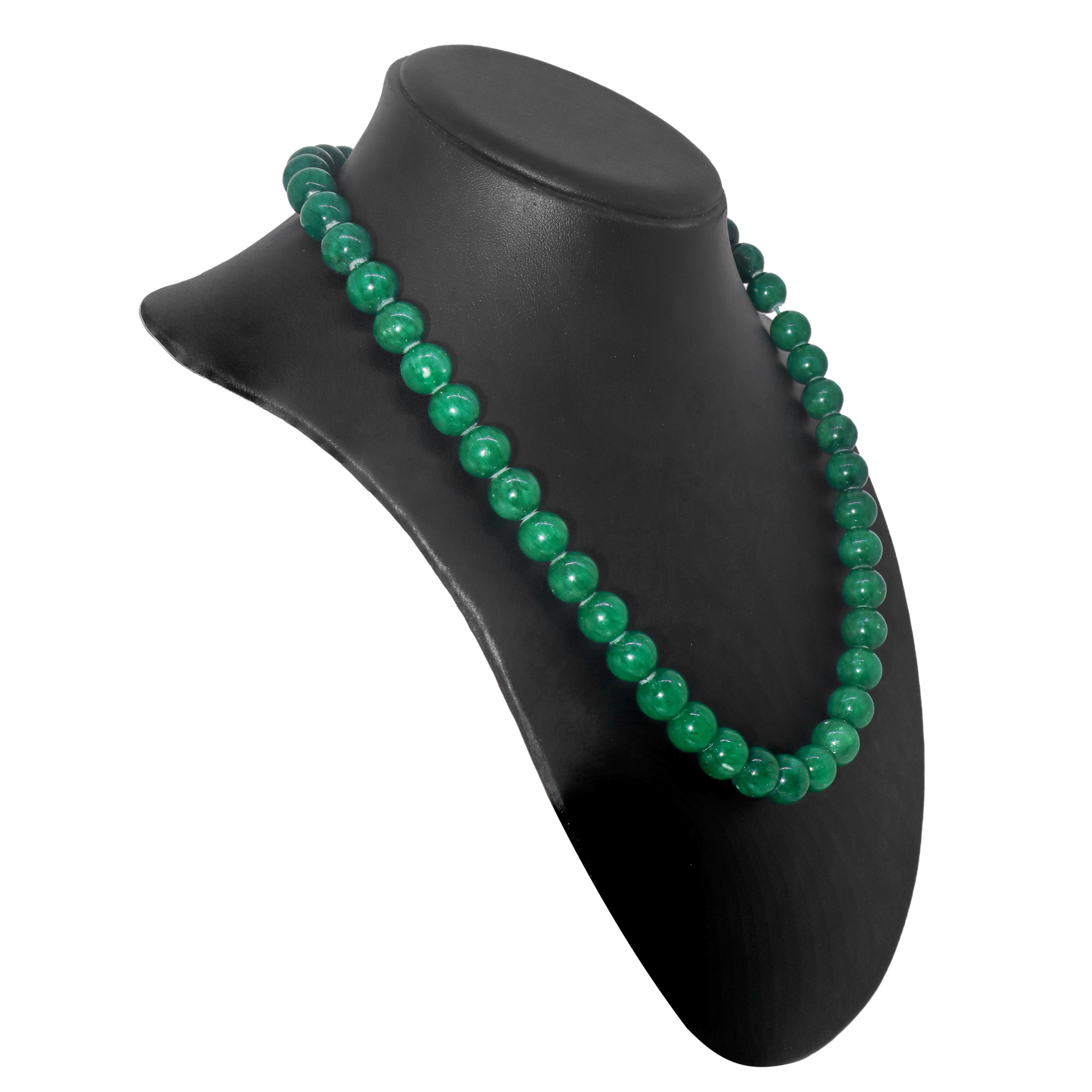 Collana in giada verde scura